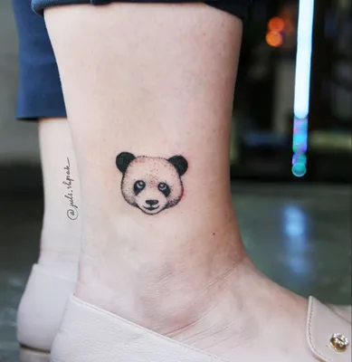 Панда, черно-серая татуировка. Сделать тату у мастера Вики салон PlayPain.