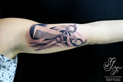 Тату ножницы на руке - фото салона Tattoo Times, узнай цену на сайте.