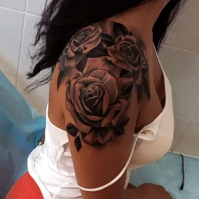 Татуировка женская графика на спине цветок розы 577 | Art of Pain