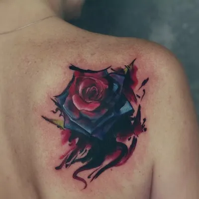 Татуировка роза на плече: значение, история и стиль - tattopic.ru