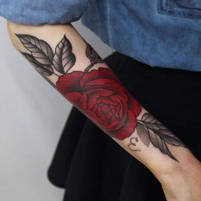 Татуировка алая роза на спине для девушки | Tat Too be