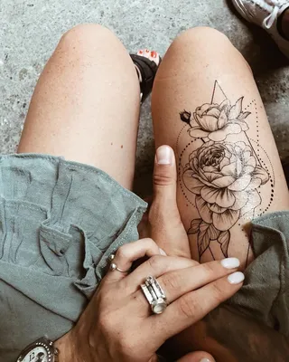 Маленькое тату розы на ноге девушки — KissMyTattoo.ru