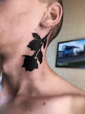 Татуировка роза на шее (ФОТО) - trendymode.ru