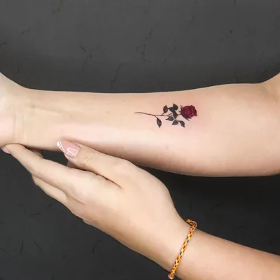 Значение тату роза - что означает татуировка розы?