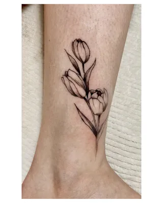 фото мини тату тюльпан 06.04.2019 №007 - mini tattoo tulip -  tattoo-photo.ru - tattoo-photo.ru