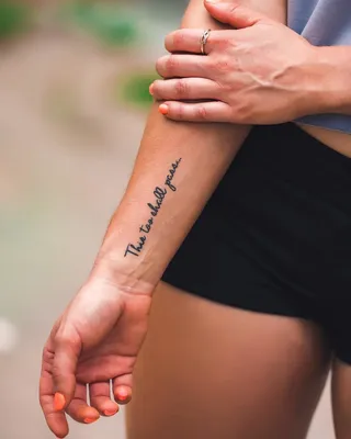 Татуировки на запястье женские надписи фото фотографии