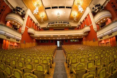 Театр Новая Опера в Москве — официальный сайт, афиша на Январь 2024, схема,  фото основной сцены и Зеркального фойе, адрес, отели рядом на Туристер.Ру