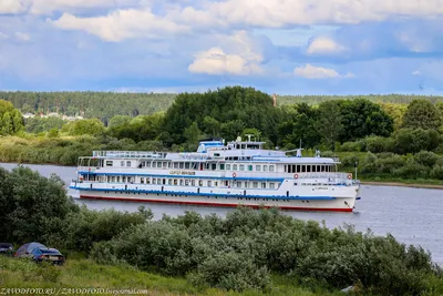 Севший на мель в Рязани круизный лайнер «Сергей Образцов» сняли с мелководья