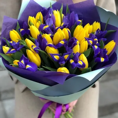 15 желтых тюльпанов с ирисами в упаковке | Тюльпаны, Букет, Цветы своими  руками