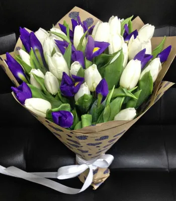 Тюльпаны + Ирисы купить с доставкой по цене 4711 ₽ в Нижнем Новгороде |  Букеты от База Цветов 24
