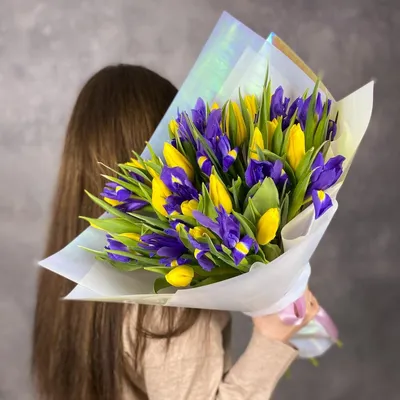 Купить букет из ирисов и тюльпанов \"узор волны\" в Севастополе в  интернет-магазине «Империя Цветов»