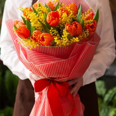 15 тюльпанов с мимозой букеты с доставкой по Москве. Цена: 4000 руб в  интернет-магазине Centre-flower.ru