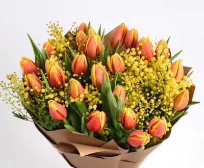 Букет тюльпанов и мимозы – купить с доставкой в Москве по низкой цене