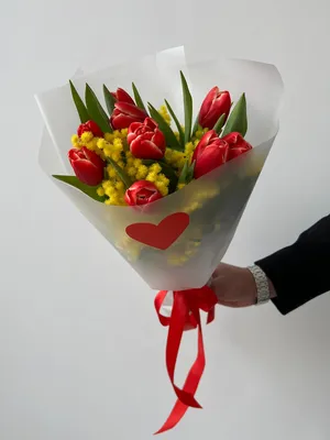 Мимоза с пионовидными тюльпанами в букете за 13 290 руб. | Бесплатная  доставка цветов по Москве