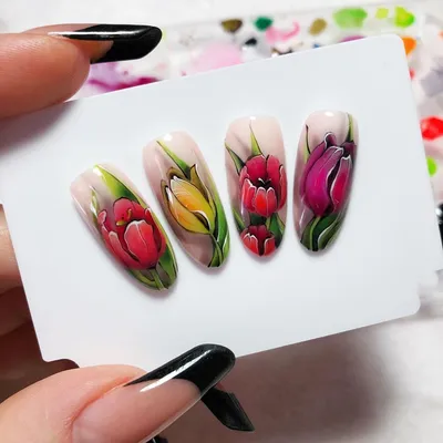 МАНИКЮР💅🏻НАРАЩИВАНИЕ🙌🏻РОСПИСЬ🎨 on Instagram: “Ну очень я люблю тюльпаны  🌷❤️ #натальяэккер #идеидизайна #рисункинатипса… | Маникюр, Нейл-арт,  Цветочный маникюр