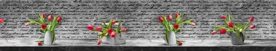 Тюльпаны стоят на столе стоковое фото. изображение насчитывающей  кровопролитное - 172181546