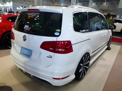 File:OSAKA AUTO MESSE 2015 (280) - Volkswagen SHARAN II TSI Comfortline  BLUEMOTION tuned by rabbit.JPG - Wikimedia Commons