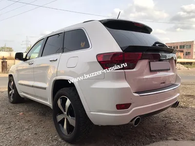 Тюнинг белый Jeep Grand Cherokee …» — создано в Шедевруме