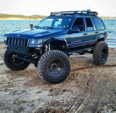 Jeep Grand Cherokee Trackhawk на детейлинг процедурах в тюнинг-ателье  Eastline Garage