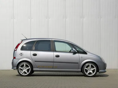 Car, Opel Meriva, Van, Limousine, model year 2003-, light blue-metallic,  Interior view, Detailed view, Console, Beverage holders Stock Photo - Alamy