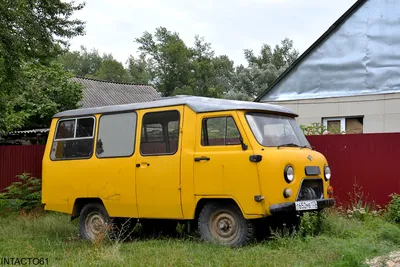 Auto an Bord UAZ 3303 – UAZ-BERLIN