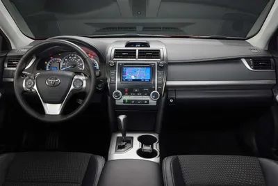 Оплетка на руль для автомобиля Toyota Camry 50 (Тойота Камри 50).Сшита по  точным лекалам в Автоателье из черного ТЕКСТУРНОГО материала премиум класса  с черным швом.Для замены штатной кожи - купить по доступным