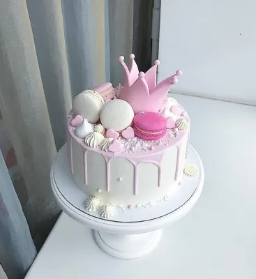 Тортик для маленькой принцессы👸🎀 Попросили именно этот дизайн с  сердечками и макар… | Торт на день рождения, Торт ко дню рождения девочки,  Пироги на день рождения