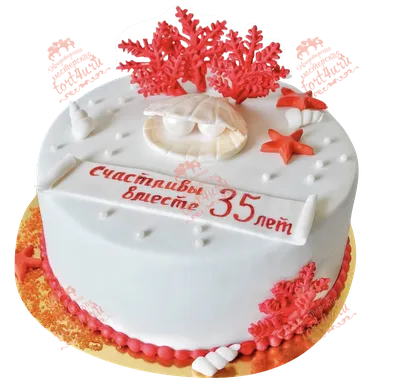 Привлекательный торт из мастики на годовщину свадьбы в разных ракурсах