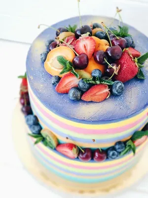 Доброе утро❄️ Ярких красок в ленту 🍓 Конечный вариант торта был с надписью  - листайте 👉 И так как торт летний - ничего не помню про… | Instagram