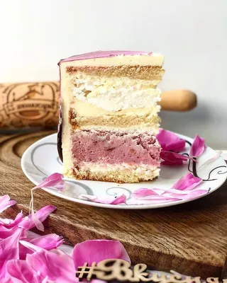 Торт студия - Очень летний тортик! Для тех, кто не любит сильно  перегруженный декор - летние цветы! | Facebook