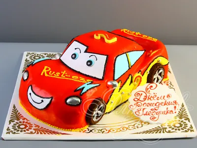 Изображение торта с автомобильным декором