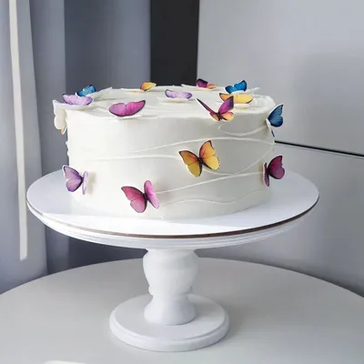 Яркий торт для ярких эмоций. Главное, чтобы мастика была))) И её тут  достаточно👌🏻. Декор: кейкпопсы с мастичным… | Instagram