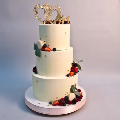 Новый тренд в свадебных тортах 2023 — огромный ягодный торт, Блог