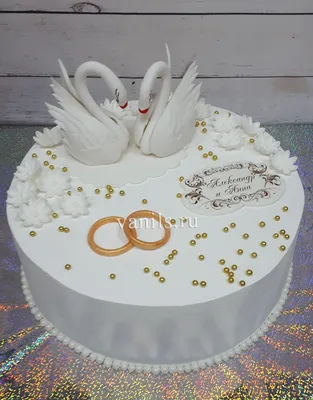 Великолепный торт на золотую свадьбу: скачать фото в формате webp