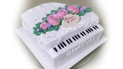 Лакомство на фоне музыки: торт пианино