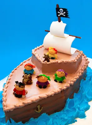 Коричневый торт «Пиратский корабль»