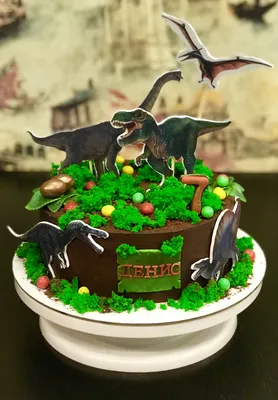 Фото торта с динозаврами на вкусный фон