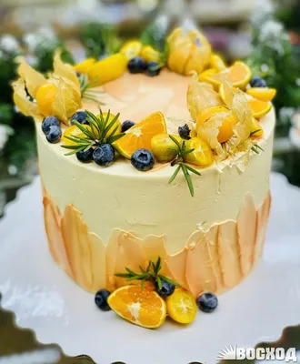 Фото торта с фруктами на хорошем разрешении