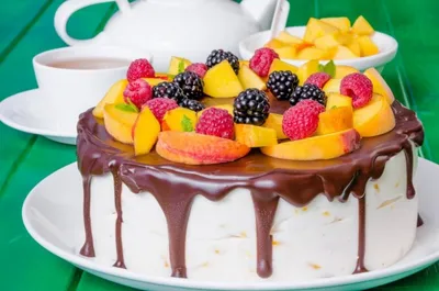 Фотографии с тортом с фруктами для веб-сайта