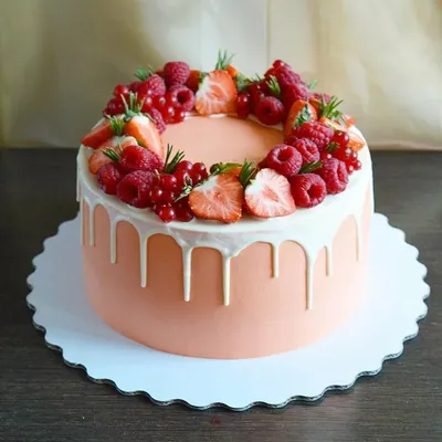 Сладкое счастье: торт с ягодами сверху