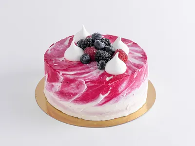 Ягодное наслаждение: торт покрытый сладкими ягодами