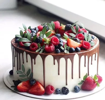 Сладкое наслаждение: торт с свежими ягодами