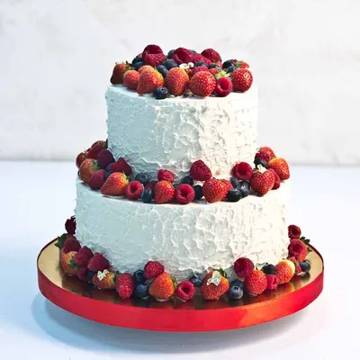 Сладкая фантазия: торт с аппетитными ягодками