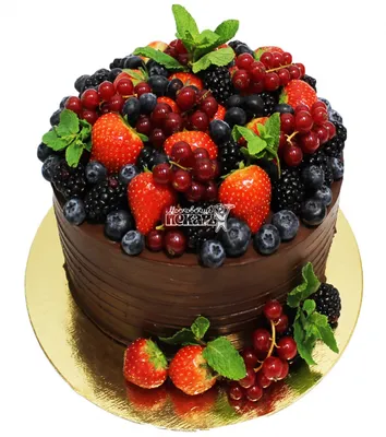 Ягодный сюрприз: торт покрытый сладкими ягодами