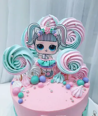 Торт с куклой на фоне праздничного настроения