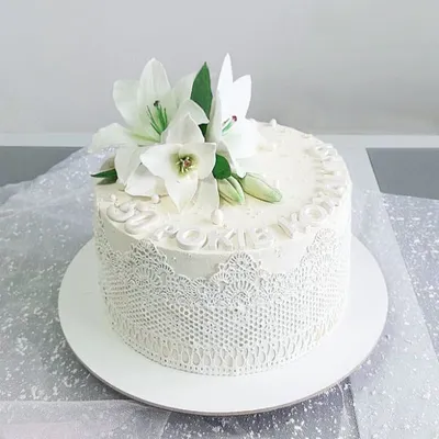 Недорогой свадебный торт с лилиями с доставкой в Москве