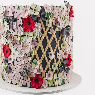 Торт с ягодами и цветами - Торты Fairycakes