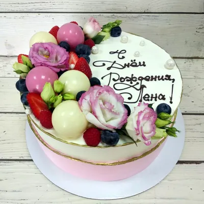 Торт для мамы и бабушки сиреневого цвета с цветами