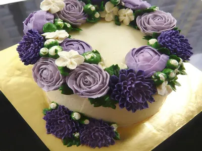 Webp изображение Торт с цветами из крема в хорошем качестве