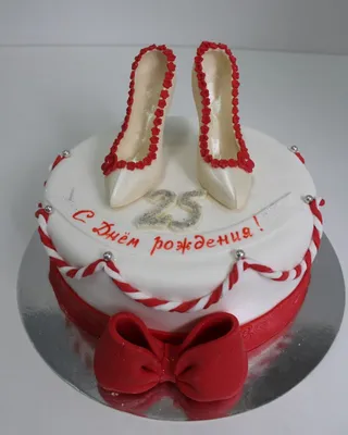 Торт для женщин с туфелькой и сумочкой Шанель